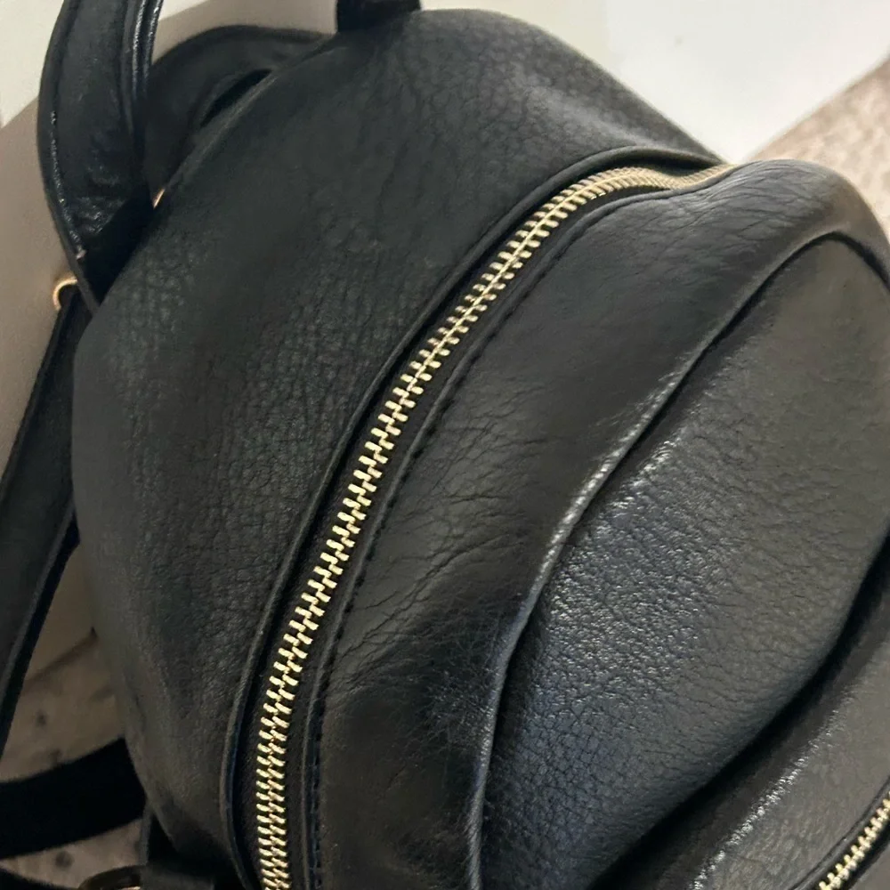 N/A black faux